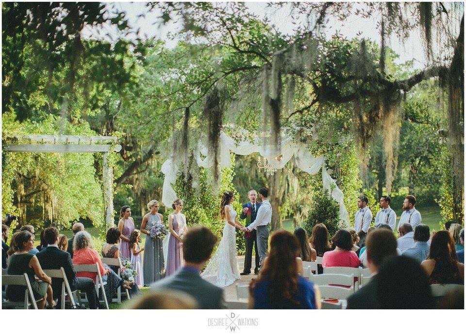 Couple getting married at Desert Plantation